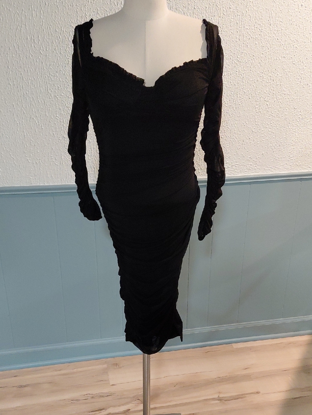 privy Black Ruched Sweetheart Long Sleeve Midi Dress